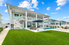 Luna Light ~ Waterfront ~ Pool ~ Dock ~ Views
